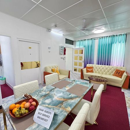 Ontrack Travel Appartement Malé Buitenkant foto