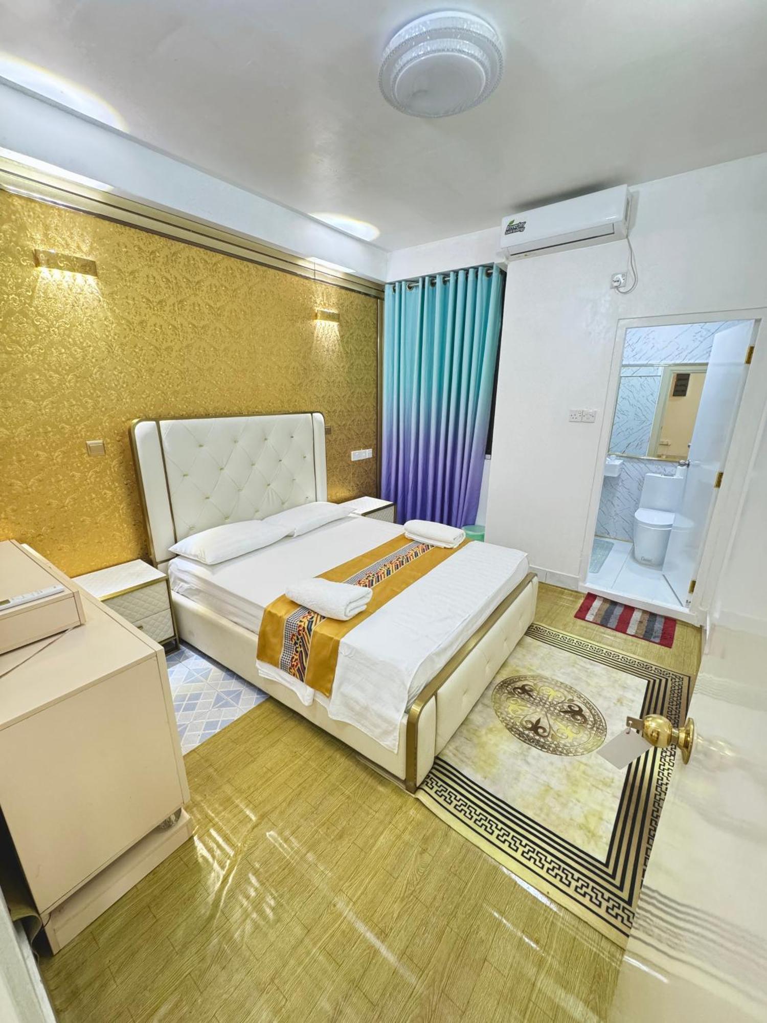 Ontrack Travel Appartement Malé Buitenkant foto